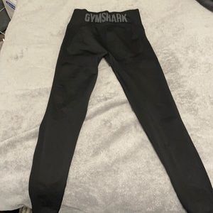 Gym shark leggings